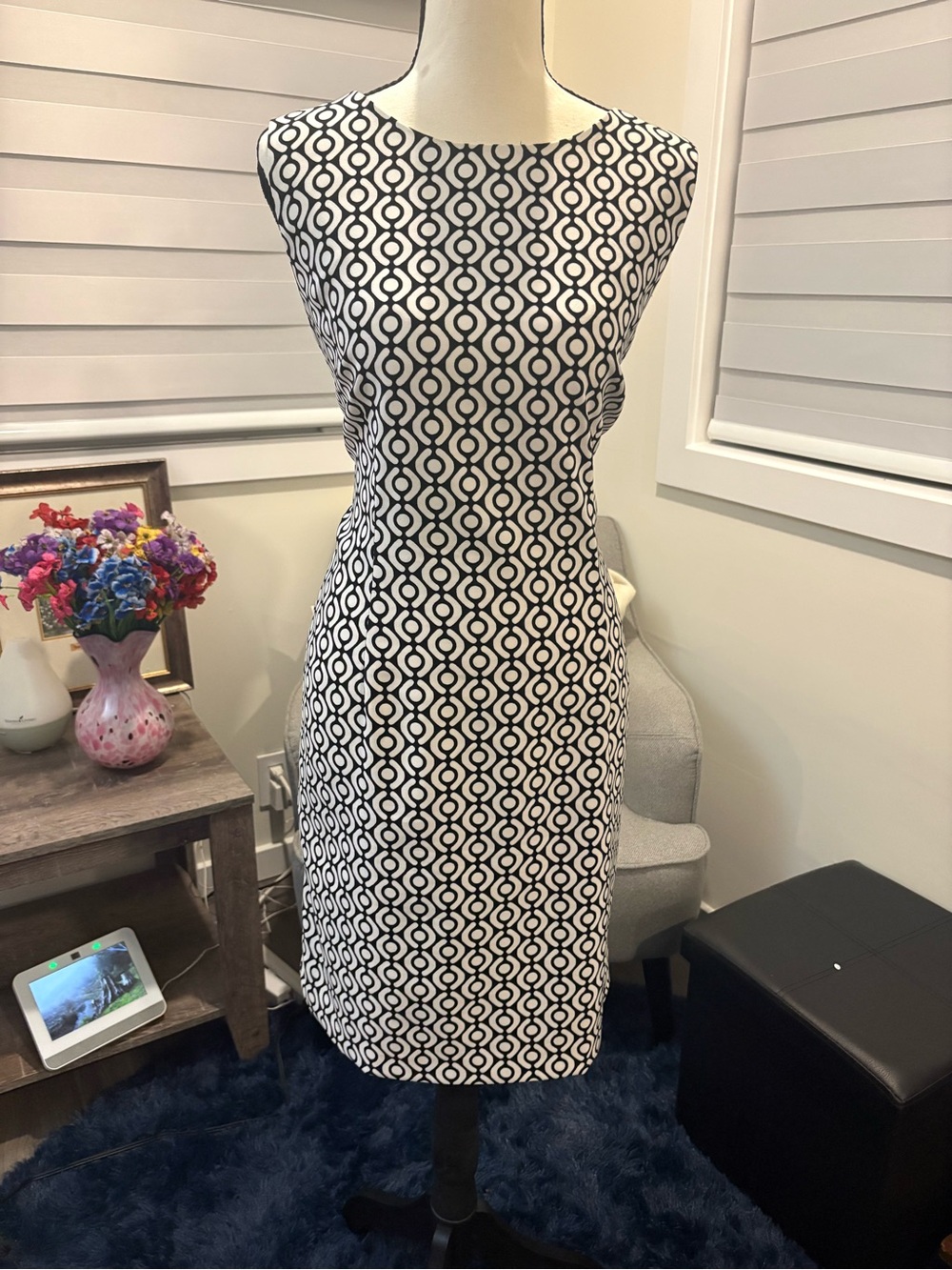Mario Serrani Black & White Geometric Sleeveless Shift Dress